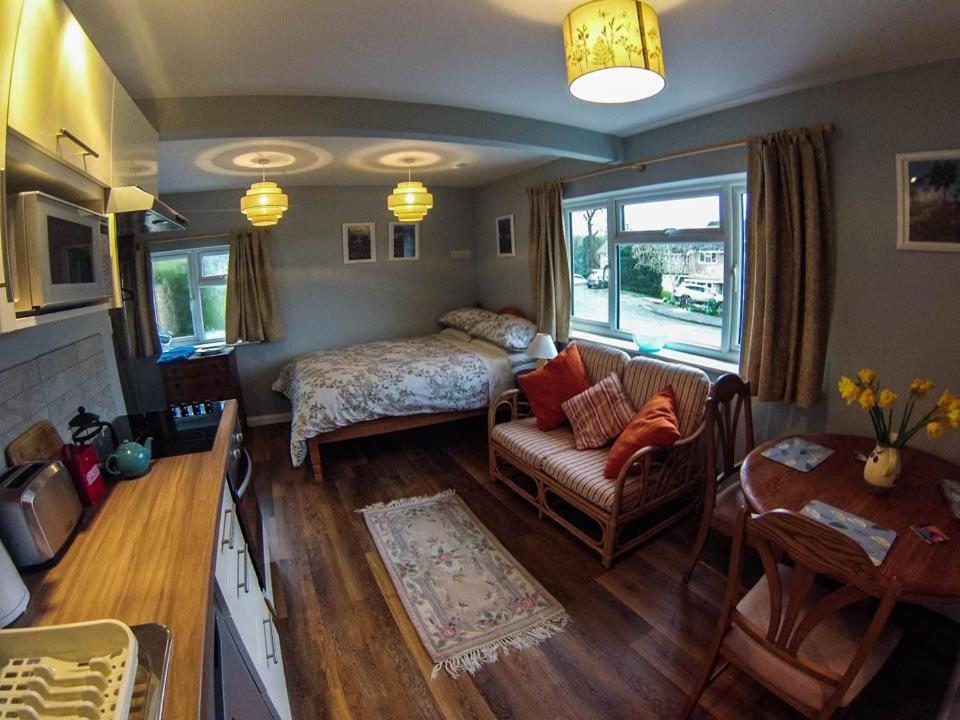 Cheltenham Studio Apartment Exterior photo